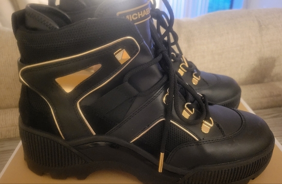 🔥SALE🔥Michael Kors HTF  Brooke Bootie SZ 9.5 - Picture 5 of 16